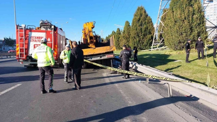 Bariyer ile çekici arasında kalan motokurye feci şekilde can verdi
