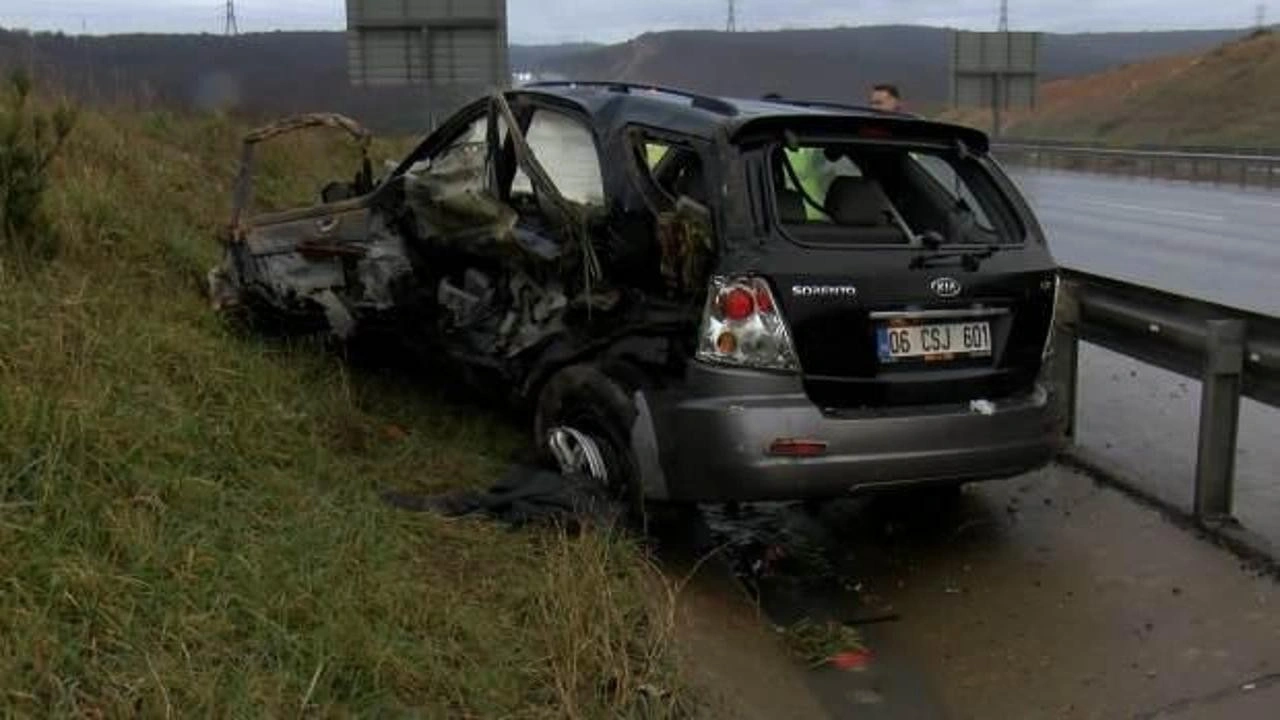 Bariyeri aşan cip ters döndü, sürücüsü yaralı kurtuldu