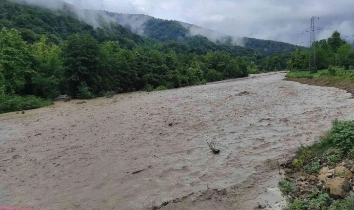 Bartın’da selden zemini zarar gören ev tahliye edildi
