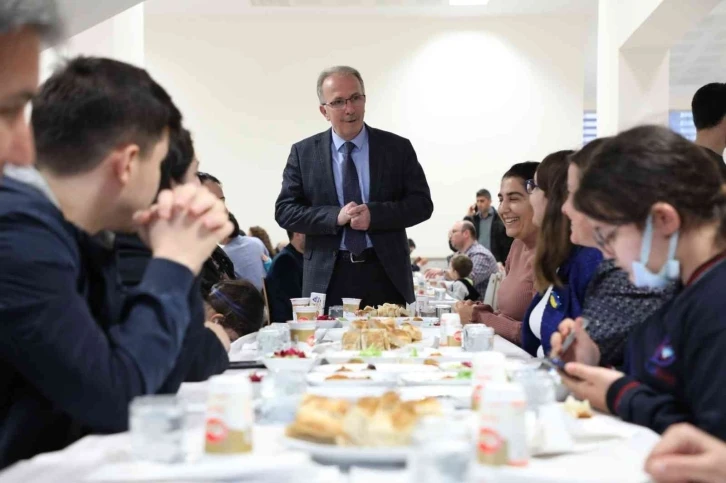 Bartın Üniversitesi ailesi iftarda bir araya geldi
