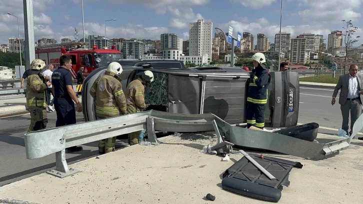 Başakşehir Çam ve Sakura Şehir Hastanesi kavşağında kaza: 3 yaralı
