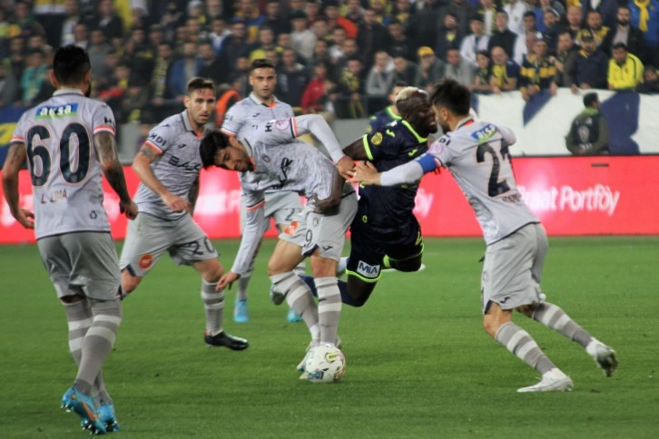 Başakşehir finalde Fenerbahçe'nin rakibi oldu!