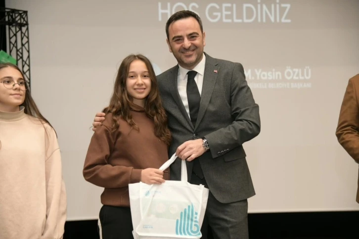 Başiskele’de LGS’ye hazırlanan öğrencilere destek
