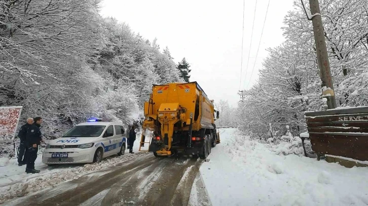 Başiskele’nin yüksek kesimlerinde karla mücadele başladı
