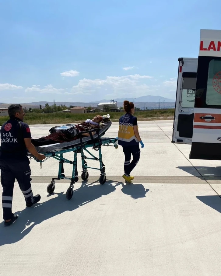 Başkale’de tedavi gören 94 yaşındaki hasta helikopter ambulansla Van’a sevk edildi
