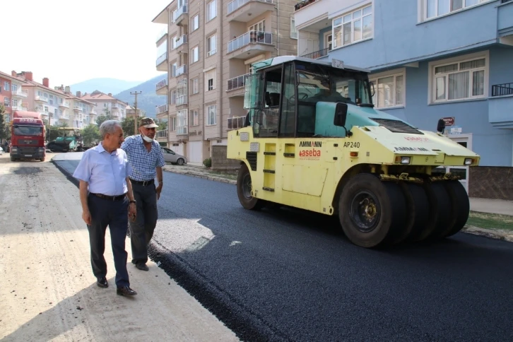 Başkan Akkaya asfaltlama çalışmalarını inceledi
