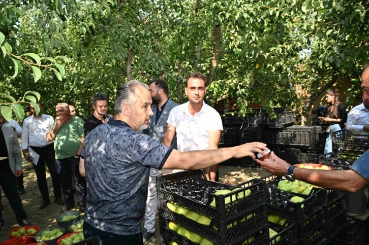 Başkan Aktaş’tan çiftçiye tarlada ziyaret
