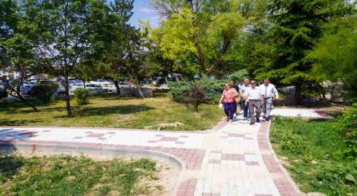 Başkan Ataç’tan park incelemesi