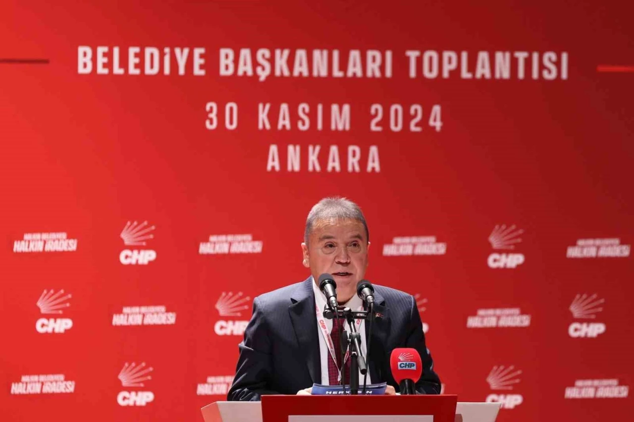 Başkan Böcek, CHP’li Belediye Başkanları Çalıştayı’na katıldı
