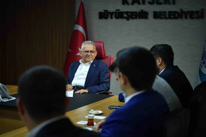 Başkan Büyükkılıç’a AK gençlerden anlamlı hediye
