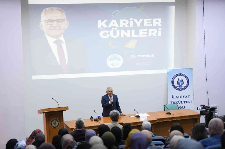 Başkan Büyükkılıç, ilahiyat öğrencileri ile kariyer günlerinde buluştu
