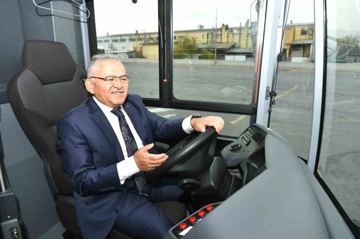 Başkan Büyükkılıç: "15 adet yeni elektrikli körüklü otobüslerimiz hayırlı olsun"
