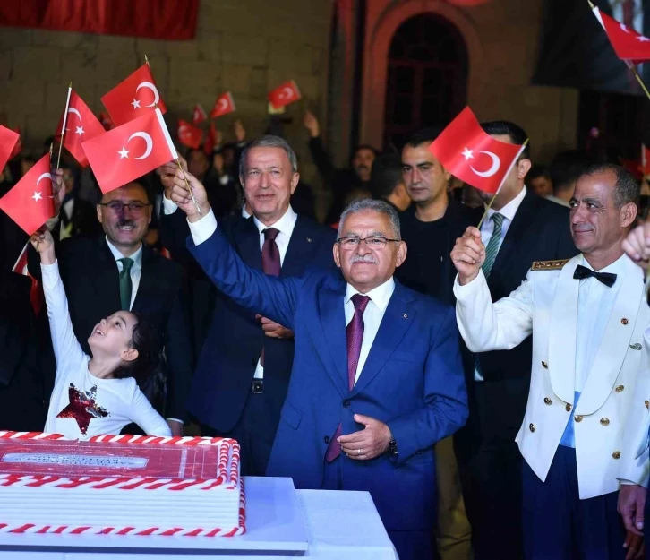 Başkan Büyükkılıç: "Cumhuriyetimizi taçlandıracak eserlerle Türkiye’mizi buluşturmak, şehrimizi buluşturmak hepimizin görevi"
