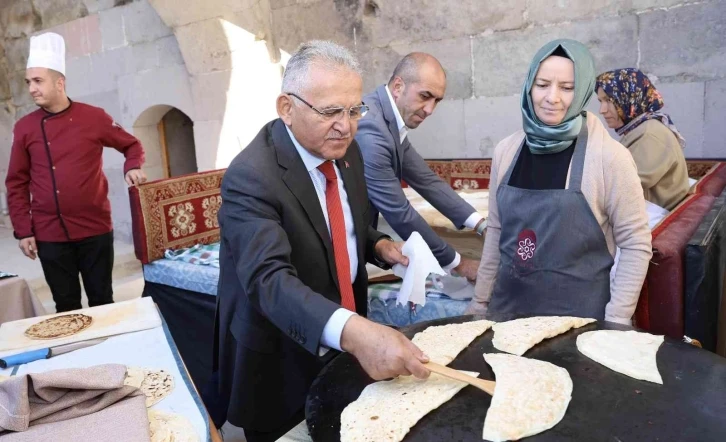 Başkan Büyükkılıç, Tarihi Sultanhanı’nda Bünyanlı muhtarlarla buluştu
