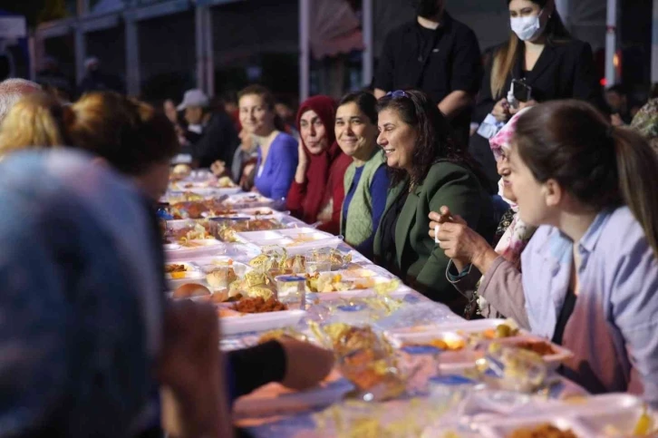 Başkan Çerçioğlu, iftarda vatandaşlarla buluştu
