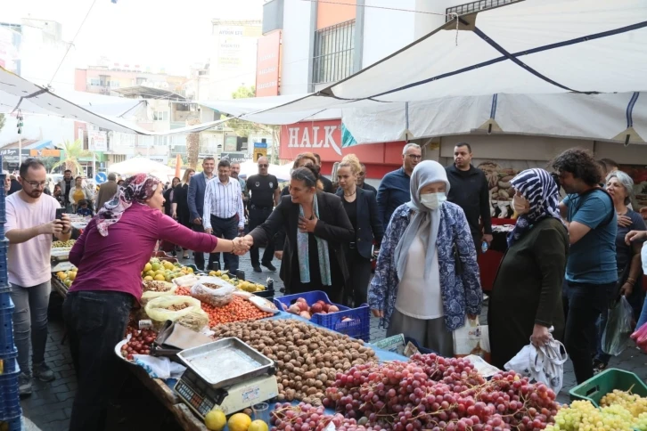 Başkan Çerçioğlu Salı pazarında vatandaşlarla buluştu
