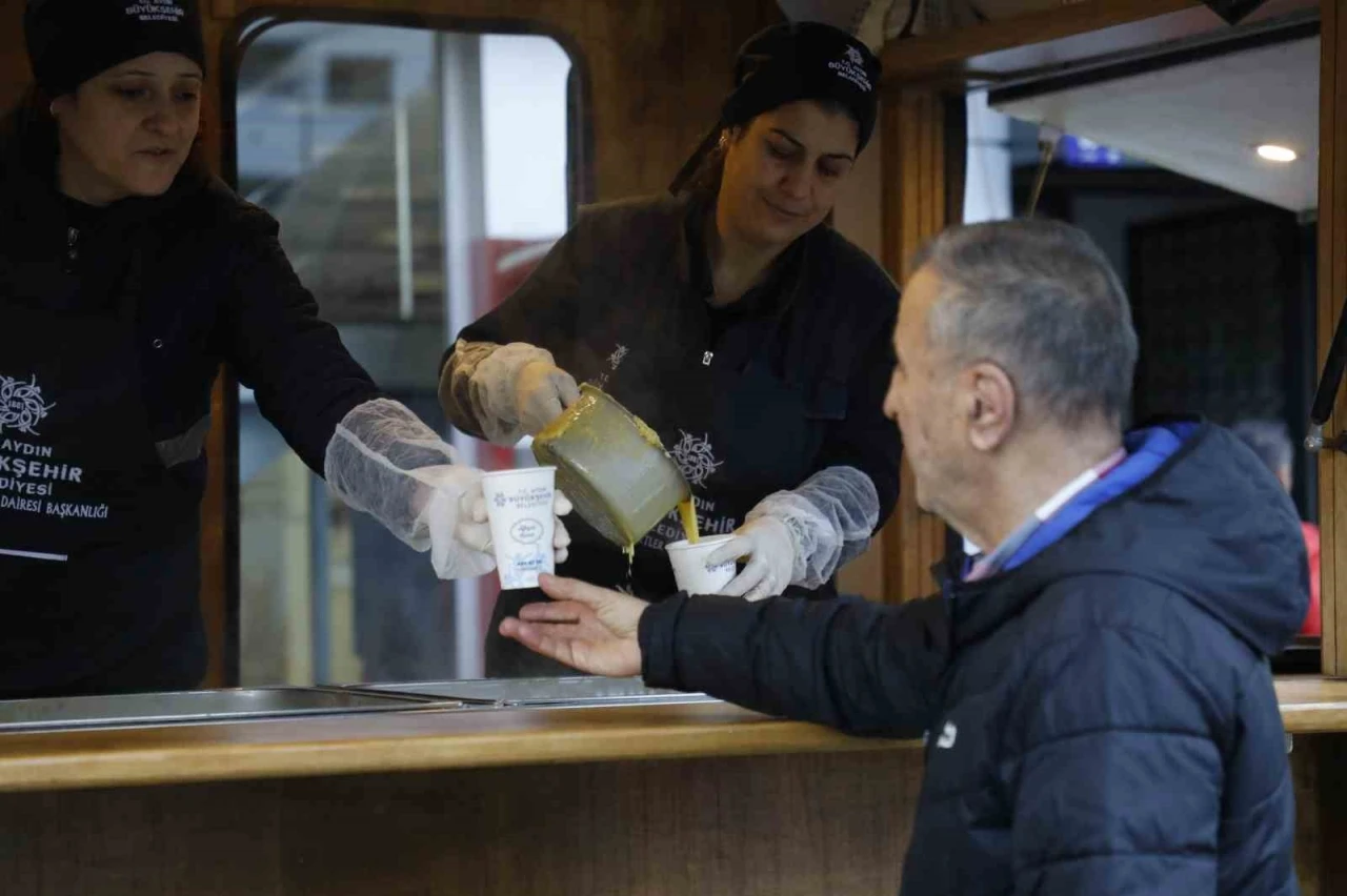 Başkan Çerçioğlu soğuk kış günlerinde esnaf ve vatandaşların yanında
