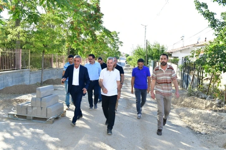 Başkan Çınar, kaldırım ve yol yenileme hizmetlerini inceledi
