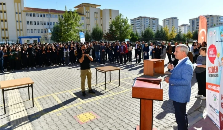 Başkan Çınar, öğrencilerin proje tanıtım etkinliğine katıldı
