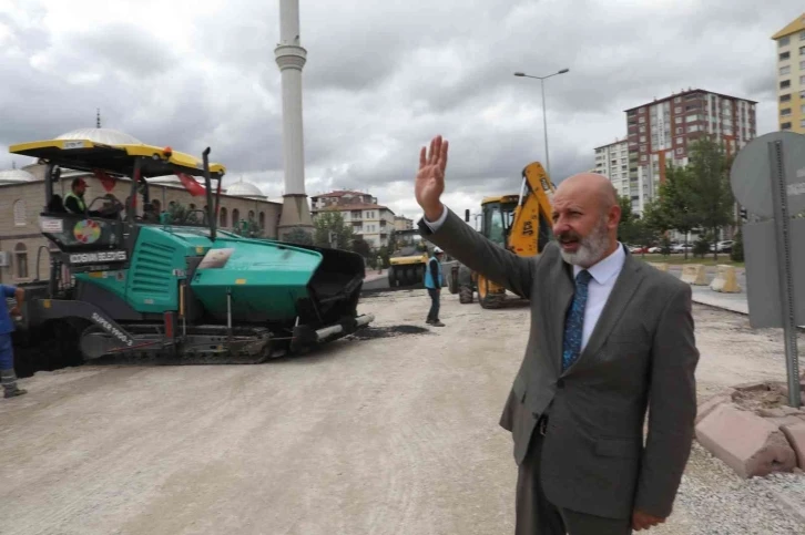 Başkan Çolakbayrakdar asfalt çalışmalarını inceledi
