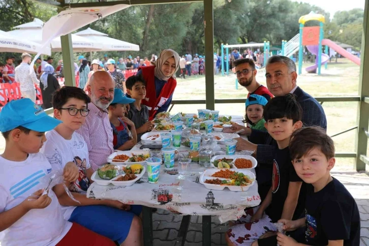 Başkan Çolakbayrakdar’dan diyabetli çocuklara iğnesiz sensörlü ölçüm cihazı
