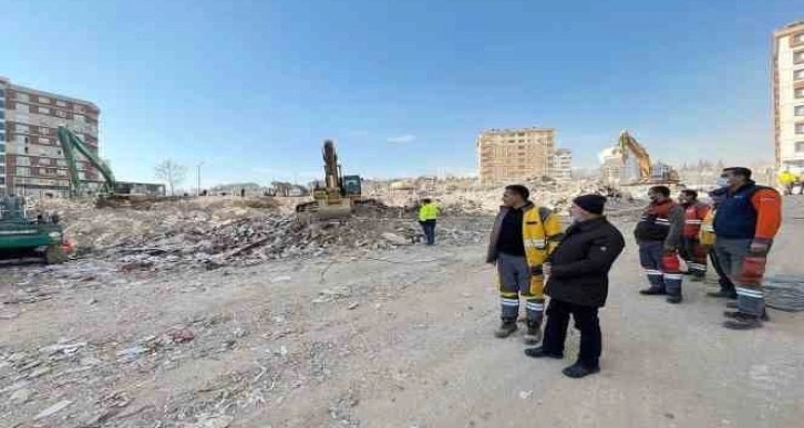 Başkan Çolakbayrakdar, deprem bölgesindeki çalışmaları kontrol etti