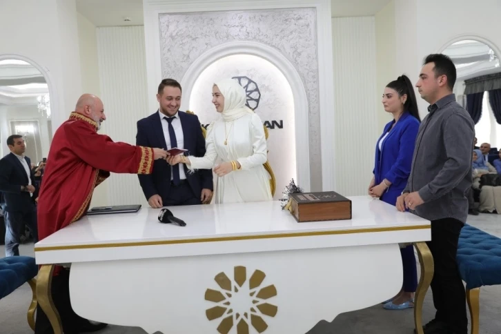 Başkan Çolakbayrakdar: "Çiftler en mutlu ’Evet’ini daha modern salonda diyor"
