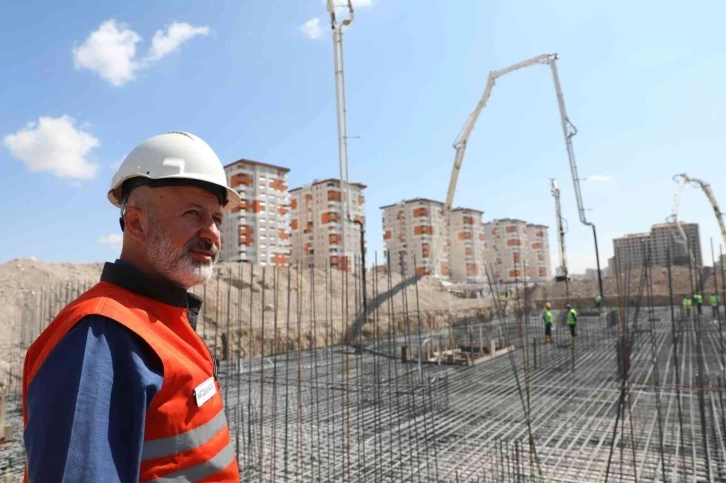 Başkan Çolakbayrakdar; "Kentsel dönüşümle ayrıcalıklı yaşam sunuyoruz"
