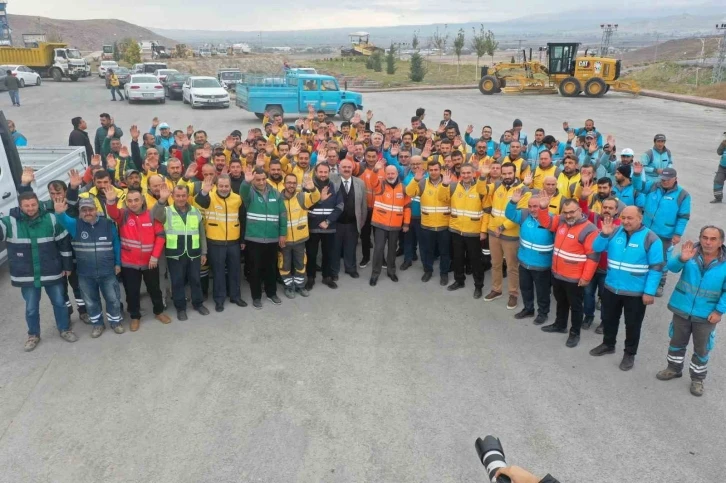 Başkan Çolakbayrakdar, “Yeter Ki bereket yağsın, kar temizlemeye hazırız”
