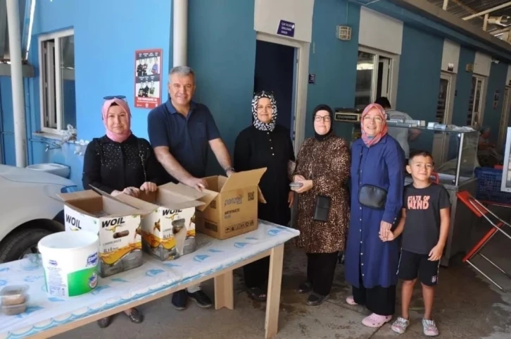 Başkan Elbi, Muharrem ayı için vatandaşlara aşure dağıttı
