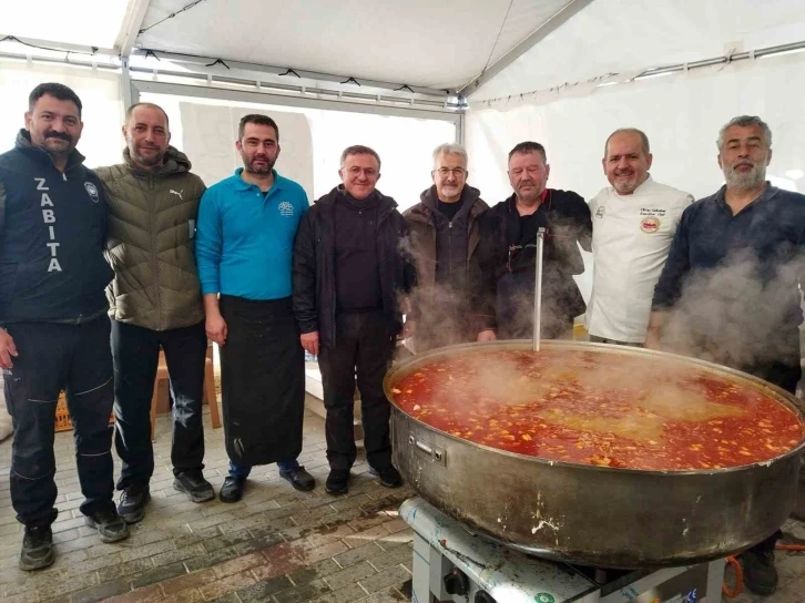 Başkan Erdem deprem bölgesinde
