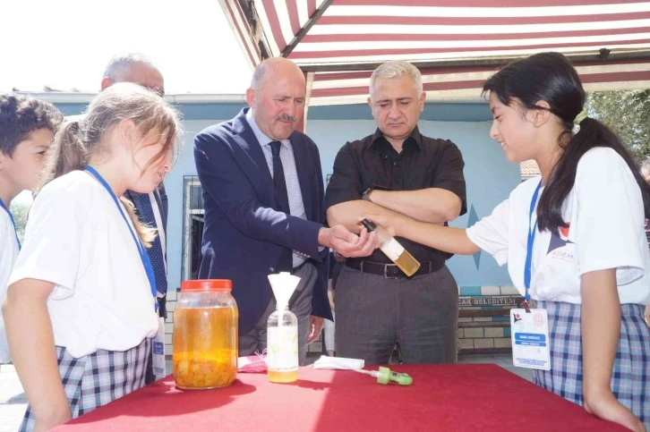 Başkan Ertürk, Gencelli’de Bilim Fuarı’na katıldı
