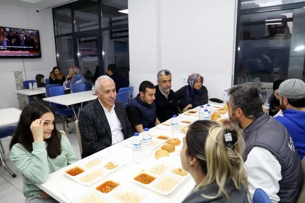 Başkan Gültak depremzede aileleri yalnız bırakmıyor