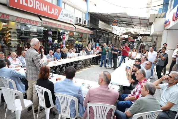 Başkan Gültak, Zafer Çarşısı esnafıyla bir araya geldi