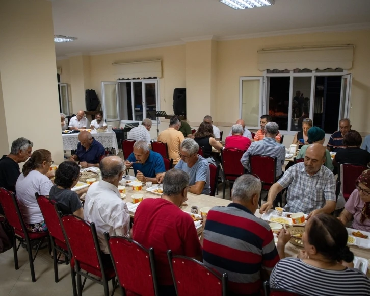 Başkan Günel Davutlar Cemevi’nde ’Matem orucu’ açma yemeğine katıldı
