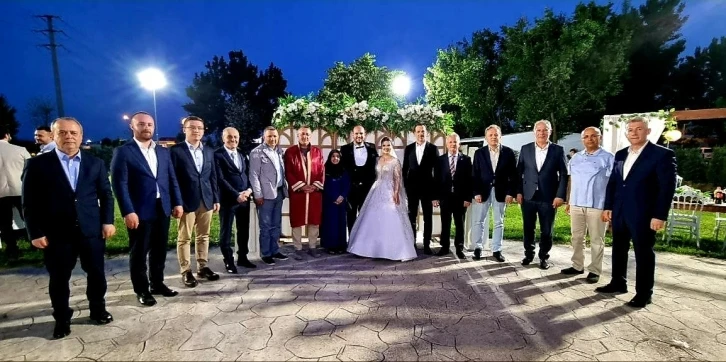 Başkan Işıksu nikahı kıydı, Bakan Yardımcısı Duran nikah şahidi oldu
