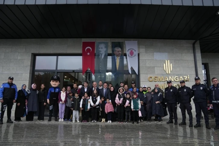 Başkan İsmet Yıldırım şehit çocukları ile birlikte ağaç dikti
