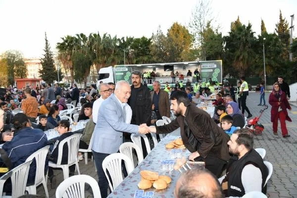 Başkan Kara, iftar sofrasında vatandaşlarla bir araya geldi