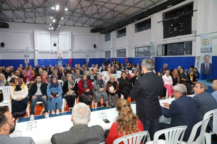 Başkan Kocaispir mahalle sakinlerini dinliyor
