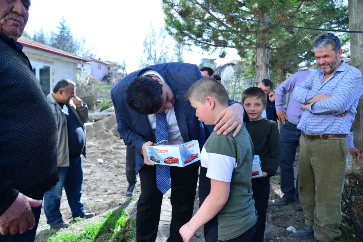 Başkan Oğuz, köy köy dolaşıyor
