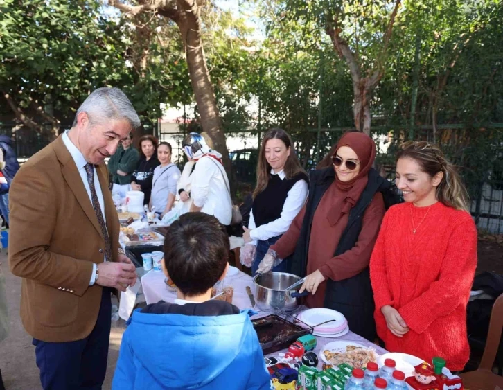 Başkan Oktay, çocuklar ve velilerle hayır panayırında buluştu
