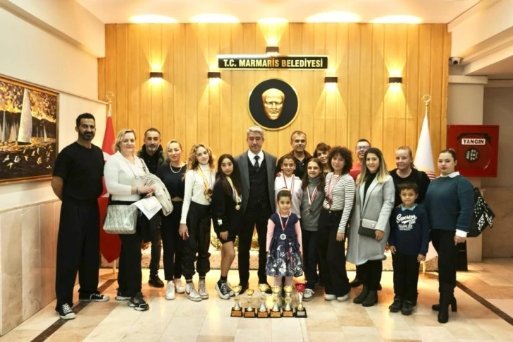 Başkan Oktay şampiyon dansçıları ağırladı
