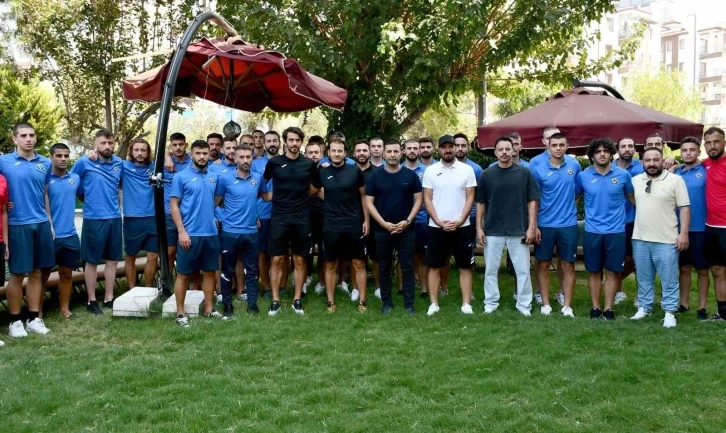 Başkan Ömer Günel: "Kuşadasıspor’a zararı dokunacak oluşumlara asla müsade etmeyiz"
