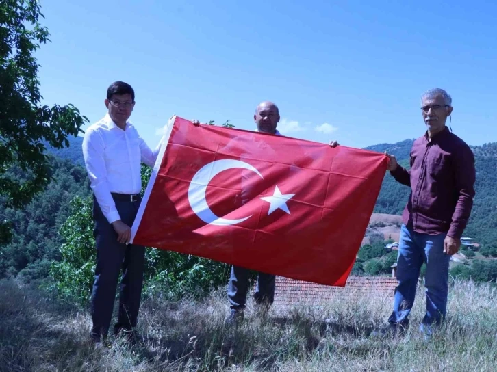 Başkan Özcan bayrak sevdalısı Sertkaya’yı ziyaret etti
