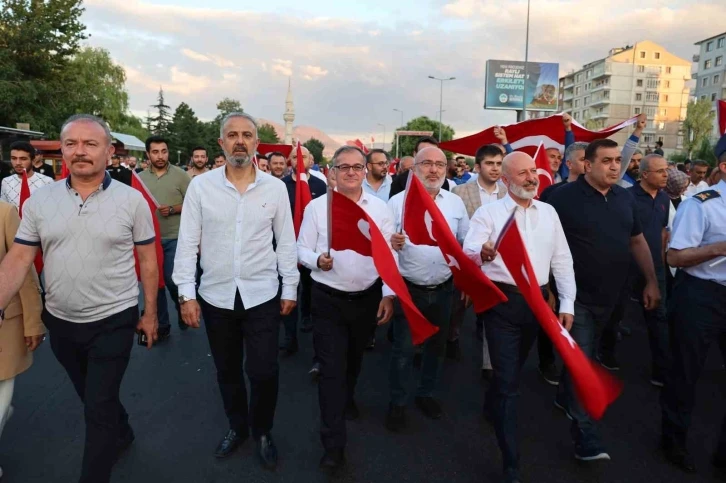 Başkan Özdoğan: "Birliğimiz ve beraberliğimizle hainlere karşı dimdik ayaktayız"
