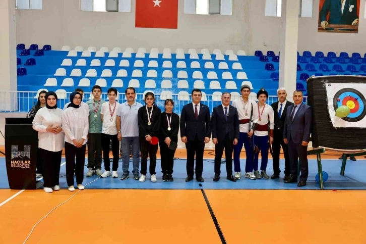Başkan Özdoğan: "Hacılar spor salonumuz yeniden hayat buldu"
