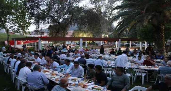 Başkan Özgan, muhtarlar ve STK temsilcileri ile iftarda bir araya geldi