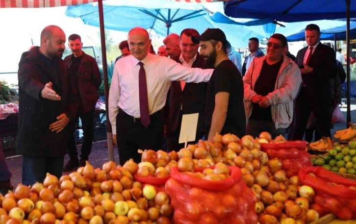 Başkan Özlü, vatandaş ve esnafın nabzını tuttu
