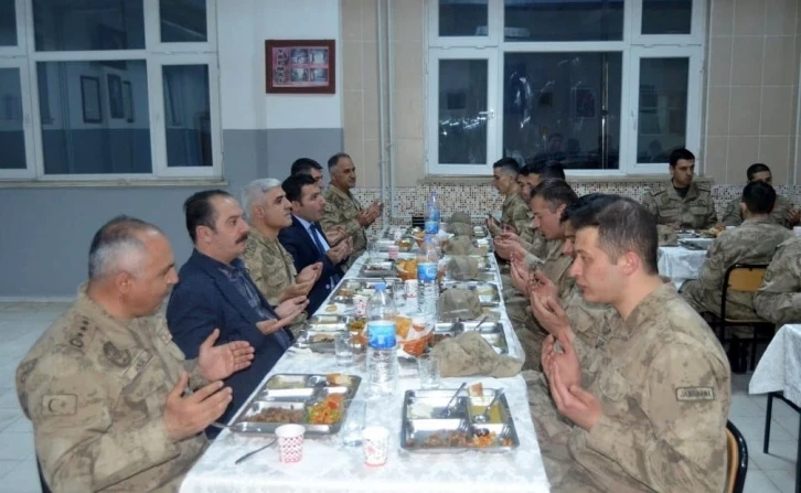 Başkan Paçacı, iftarını Mehmetçikle yaptı
