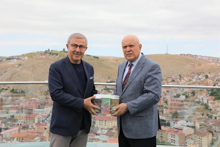 Başkan Pekmezci mevkidaşını Bayburt’ta ağırladı
